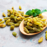 Buy green raisins in bulk from Iran
