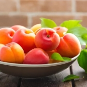 المشمش الإيراني بالجملة | شراء المشمش بكميات كبيرة + السعر